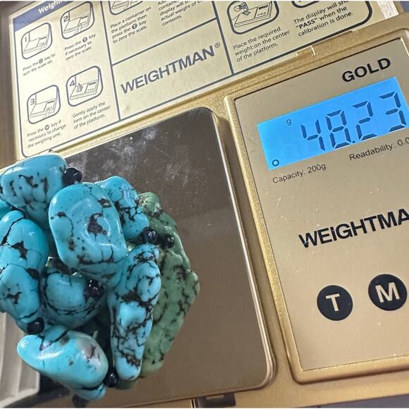 Chunky dyed howlite turquoise semiprecious beads beaded stretchy 8" bracelet - Picture 6 of 6